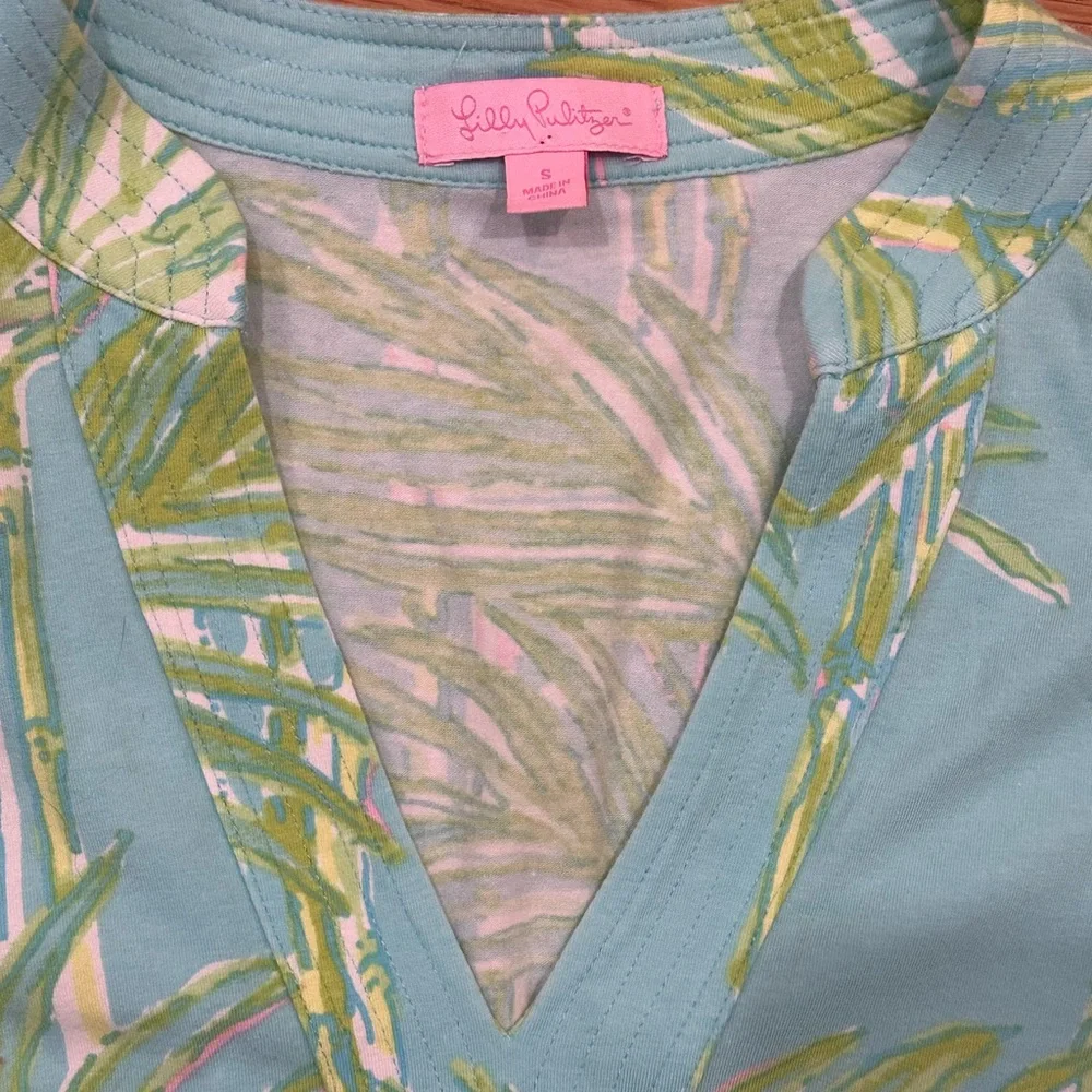 Lilly Pulitzer Joy tunic, bamboo print Print V-Neck Top cotton Beach Preppy - Picture 2 of 11
